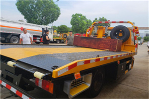 丰满附近拖车电话号码服务